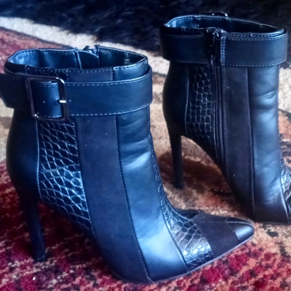Cool faux leather Booties!  Size 7   They look awesome with jeans or minis!